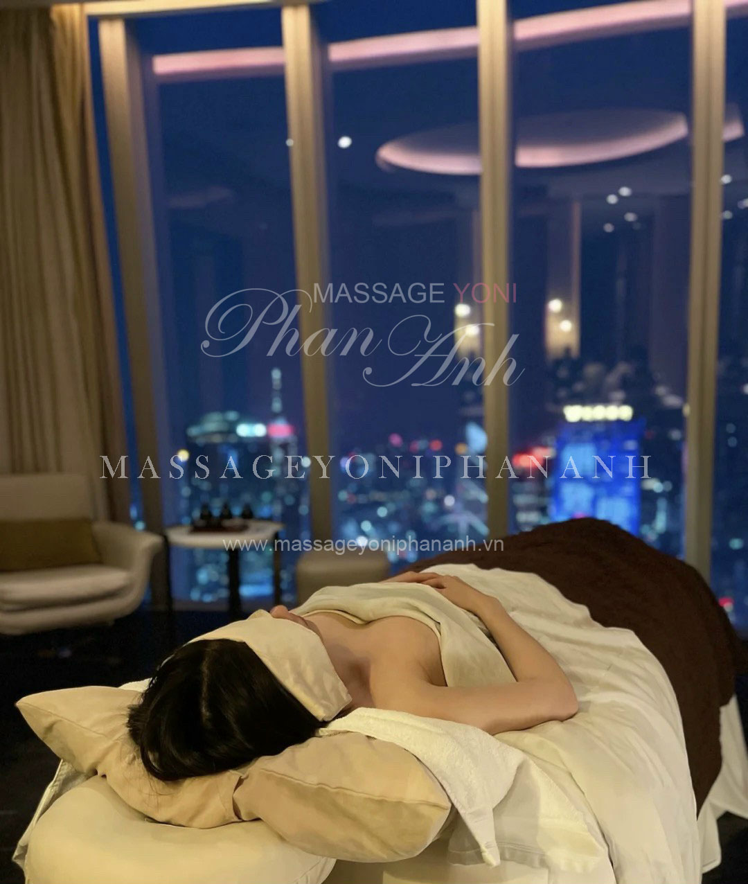 Khái niệm Massage Yoni trị liệu thư giãn và khơi dậy năng lượng nữ tính.